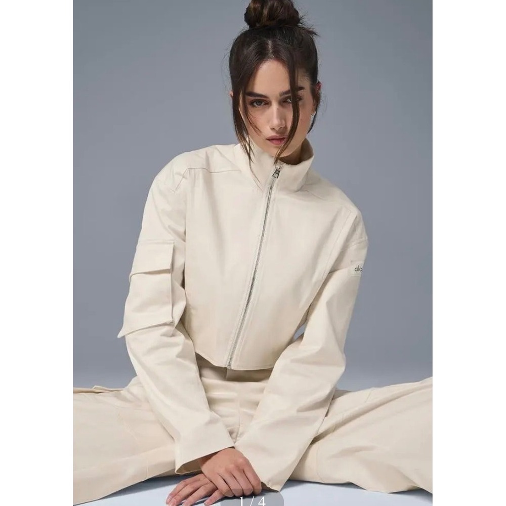 Alo Yoga Night Out Women's Cargo Jacket Ivory NWT's Cotton Twill Boxy Cropped. - Picture 2 of 14